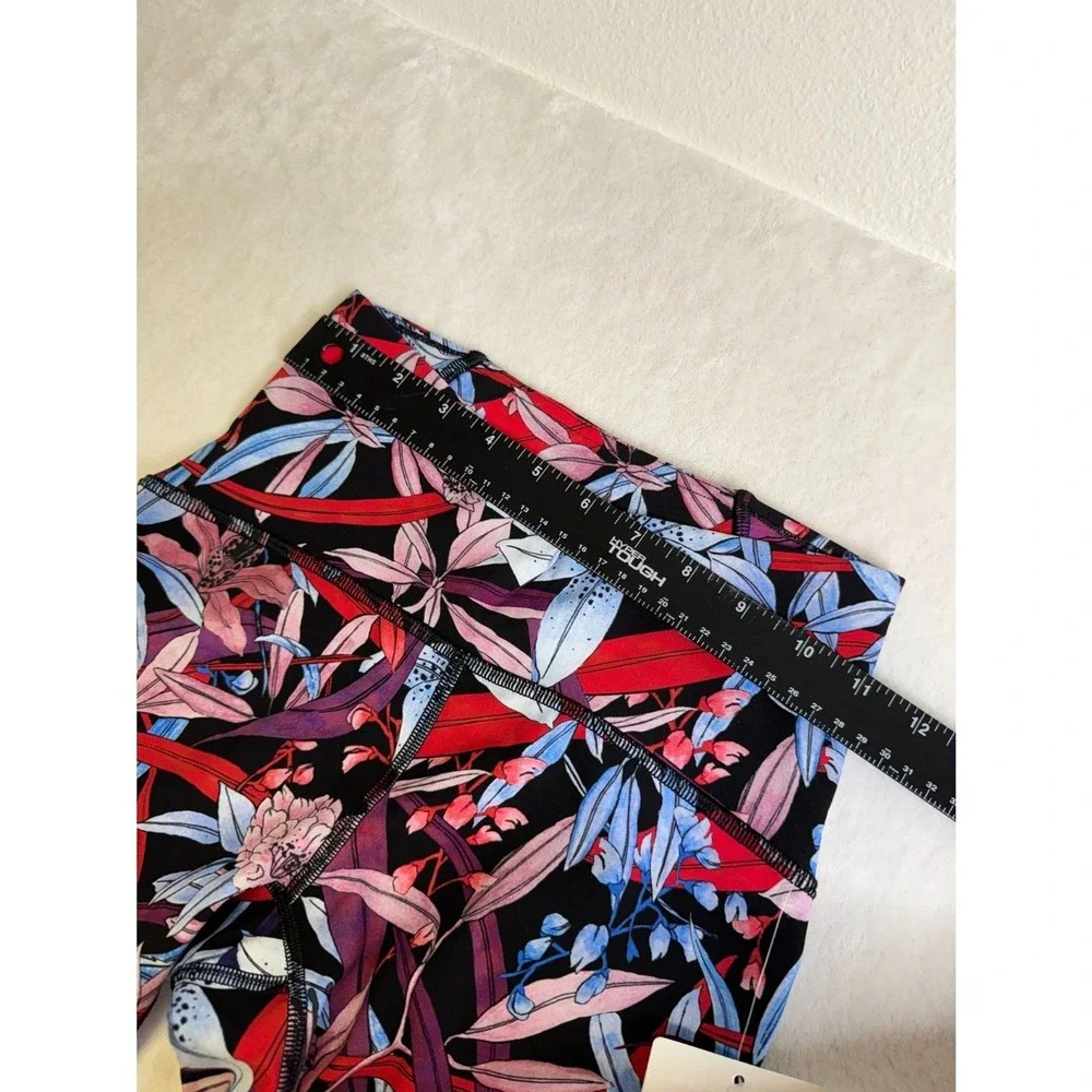 Lululemon Leggings Women's 4 Lush Lillies Multi Print‎ Train Times 7/8